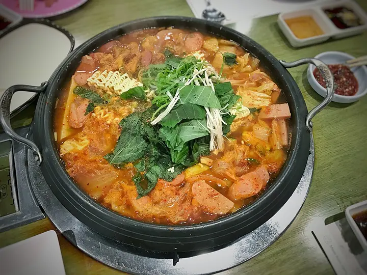 부대찌개 완성 사진