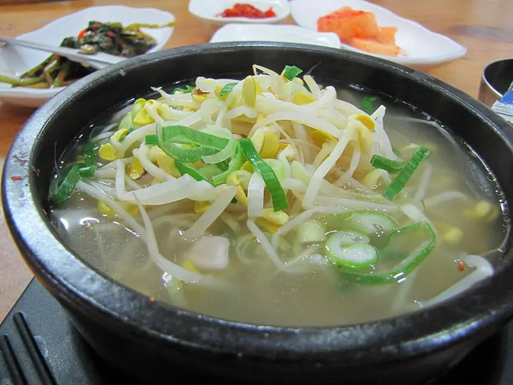 콩나물국밥 완성 사진