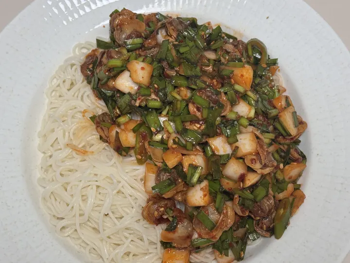 꼬막비빔국수 완성 사진