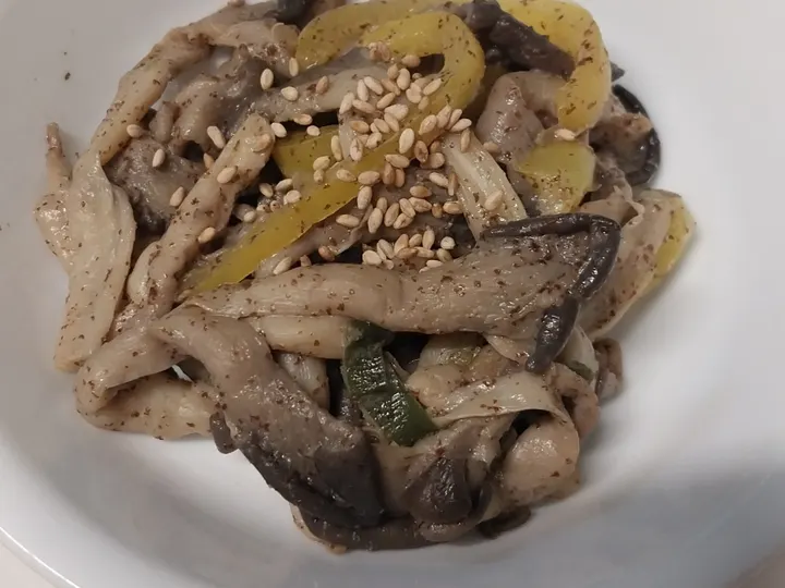 느타리버섯들깨볶음 완성 사진