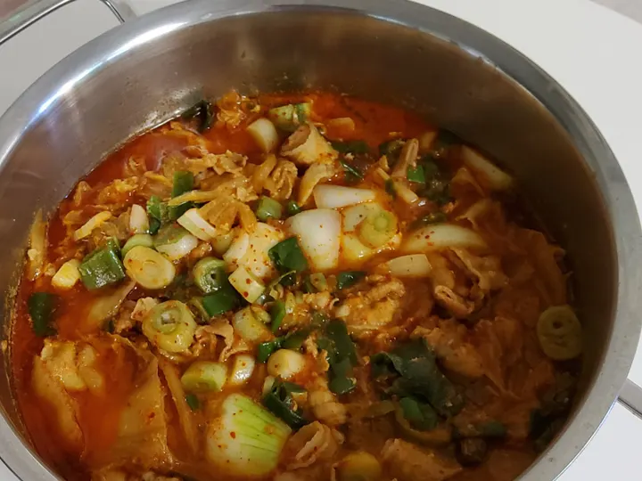 대패삼겹살김치찌개 완성 사진