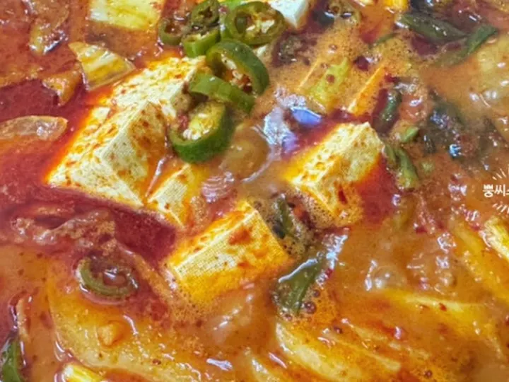 두부김치찌개 완성 사진