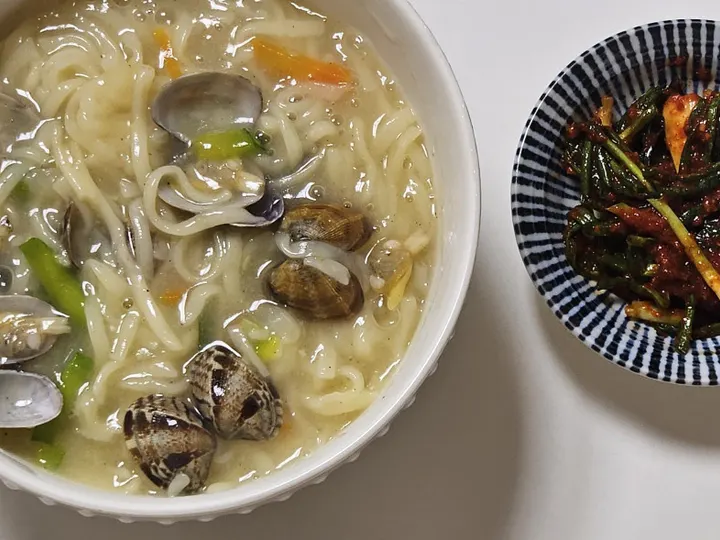 바지락칼국수 완성 사진