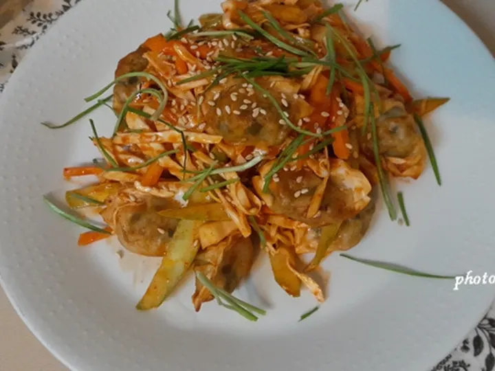 비빔만두 완성 사진