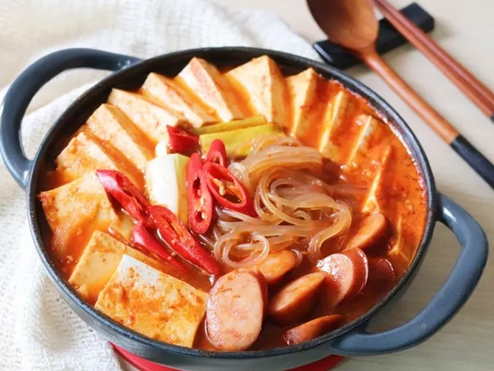 소시지두부찌개 완성 사진