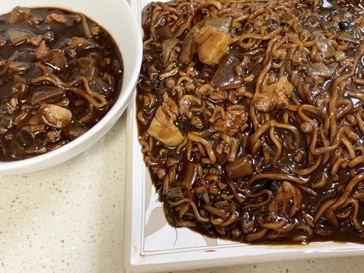 짜장라면 완성 사진