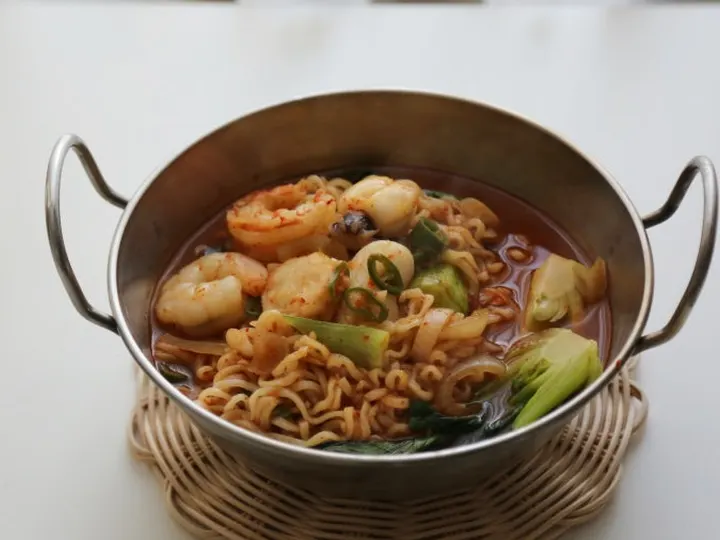 해물라면 완성 사진